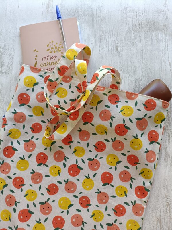 tote bag motif pommes. utilisations. Entier