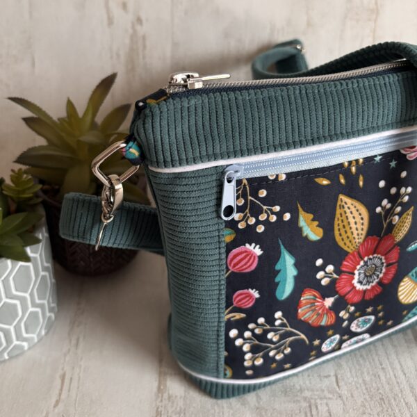 sac à main velours côtelé Dahlia fleurs fond bleu marine coté